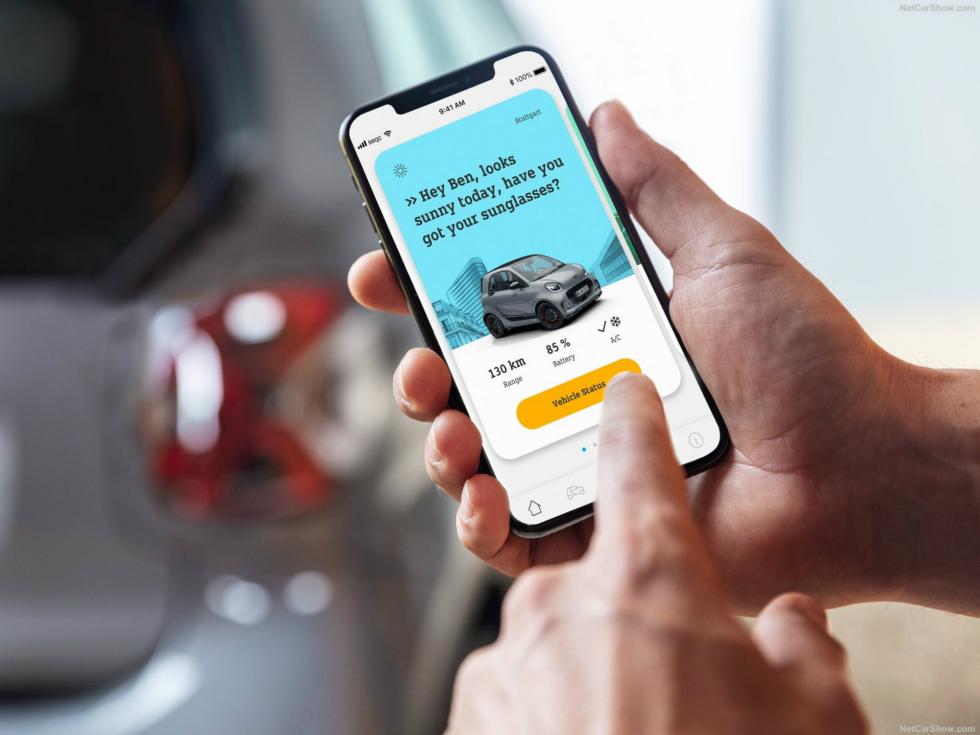  Μέσω της εφαρμογής «My Smart» ο κάτοχος του smart EQ fortwo μπορεί να έχει πρόσβαση από το smartphone του σε μία σειρά από πληροφορίες, όπως για παράδειγμα το επίπεδο της μπαταρίας και την αυτονομία 